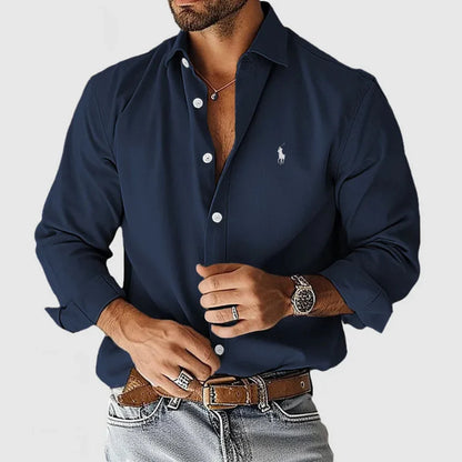 Modernes Slim-Fit-Hemd mit Knöpfen, Modell 2026